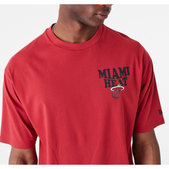 New Era Miami Heat NBA Script Red Oversized T-Shirt Κόκκινο